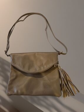 Vera Pelle Tan Soft Italian Leather Tassel Crossbody